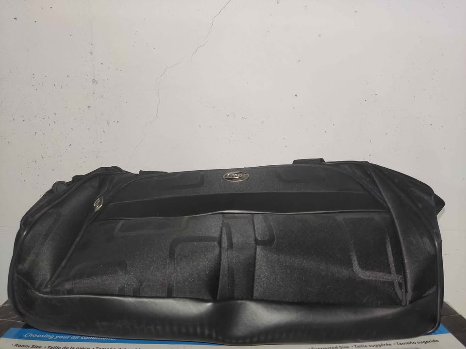 American Tourister Carry on luggage - photo 3