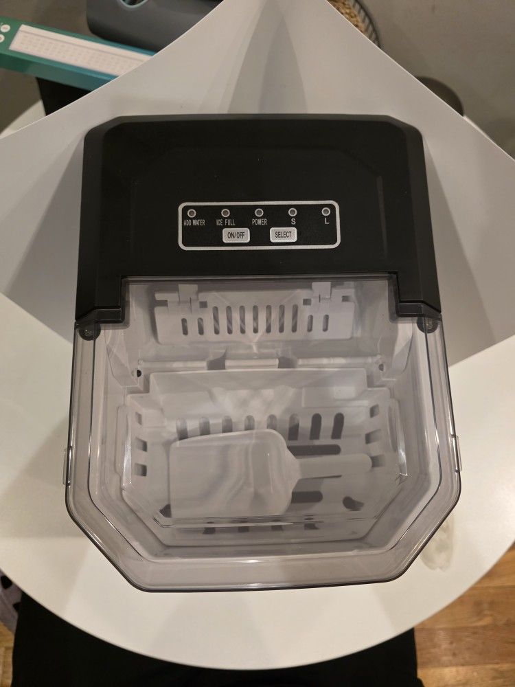 Frigidaire EFIC122-BLACK Compact Ice Maker 26lb