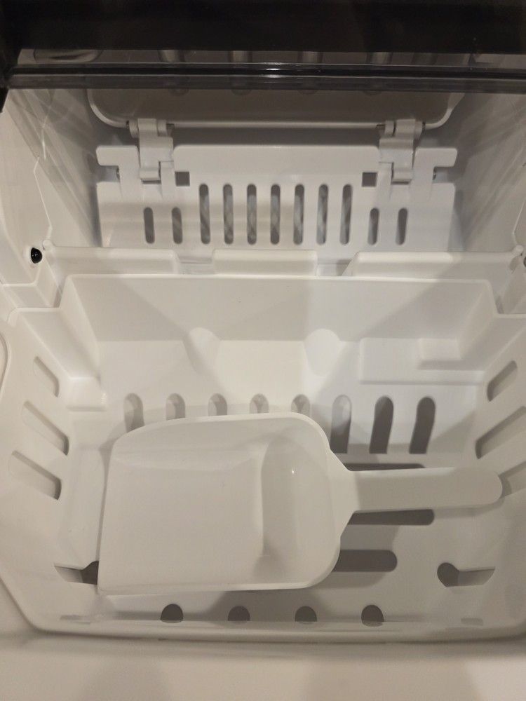 Frigidaire EFIC122-BLACK Compact Ice Maker 26lb - photo 4
