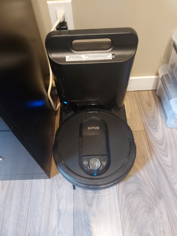 Shark IQ Robot Self-Empty Robot Vacuum - Black