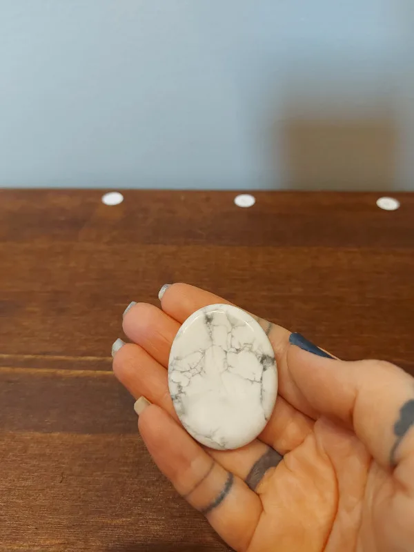 Howlite Worry Stone image indicator(3)
