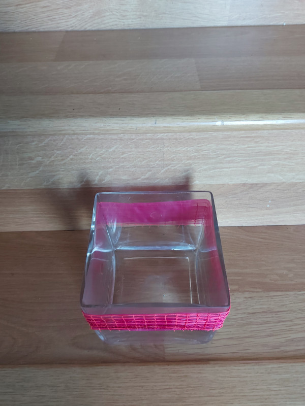 Thick Square Glass Vase w/ Ribbon - photo 2
