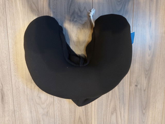 Snuggie Travel Pillow with Hood - photo 3