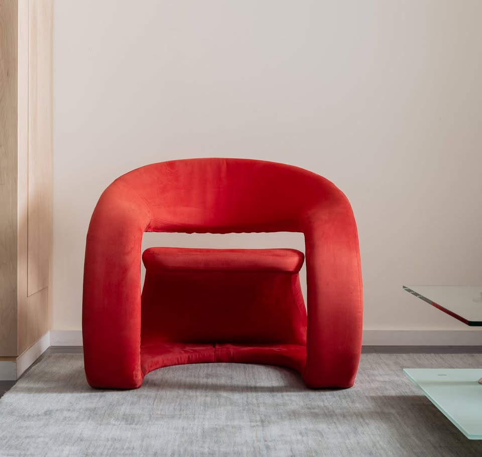 Red Microsuede Jaymar Tongue Armchair - photo 3