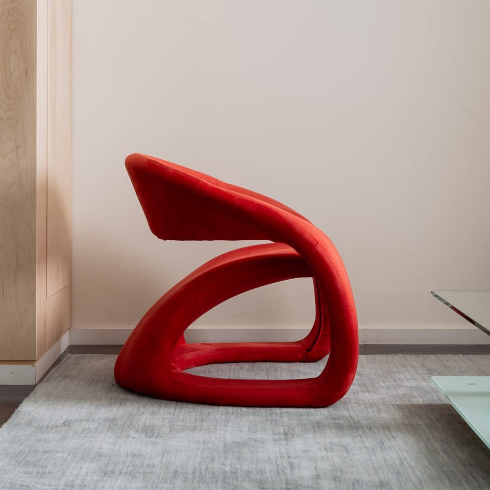 Red Microsuede Jaymar Tongue Armchair - photo 4