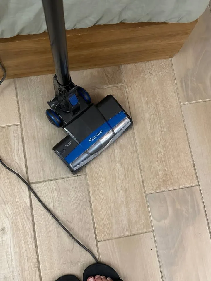 Shark Vacuum Cleaner with all the tools and box image indicator(2)