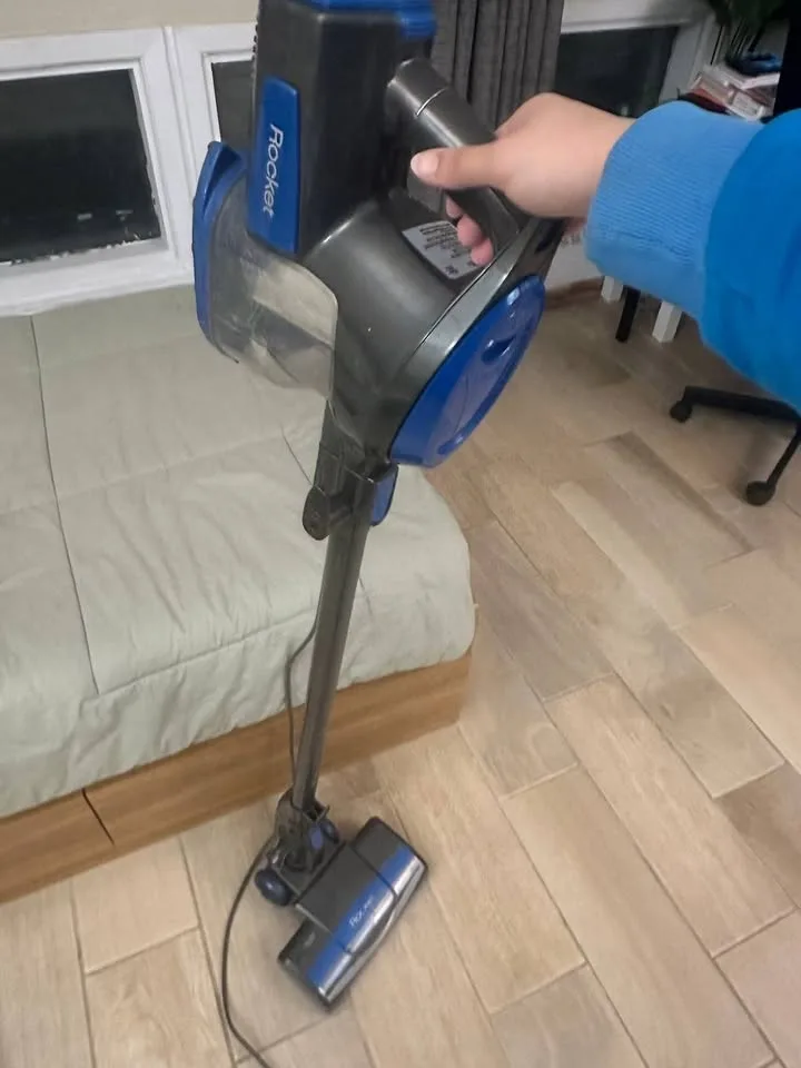 Shark Vacuum Cleaner with all the tools and box image indicator(3)