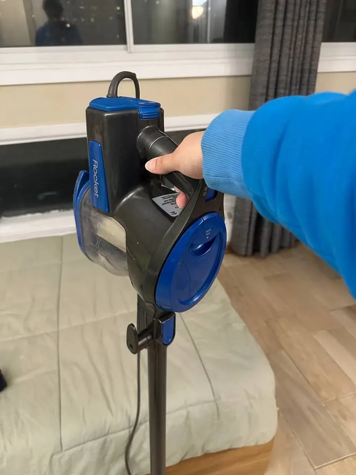 Shark Vacuum Cleaner with all the tools and box image indicator(6)