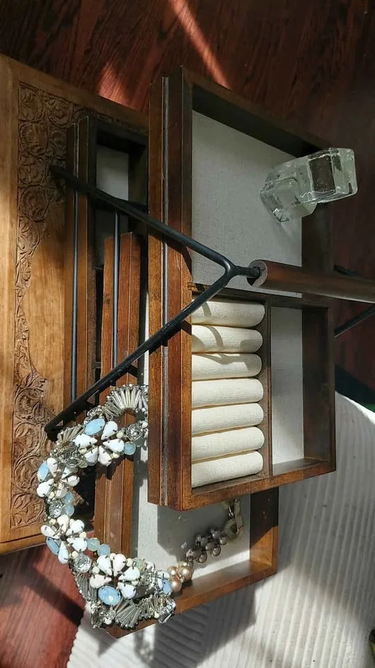 New- UMBRA jewelery holder image indicator(5)