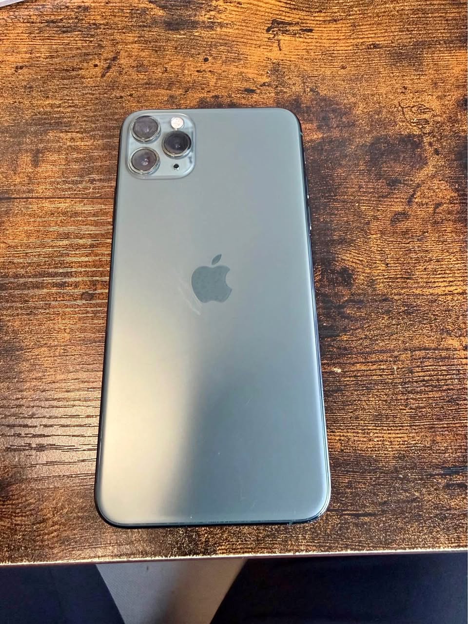 iPhone 11 Pro Max 64GB w/ cracked screen