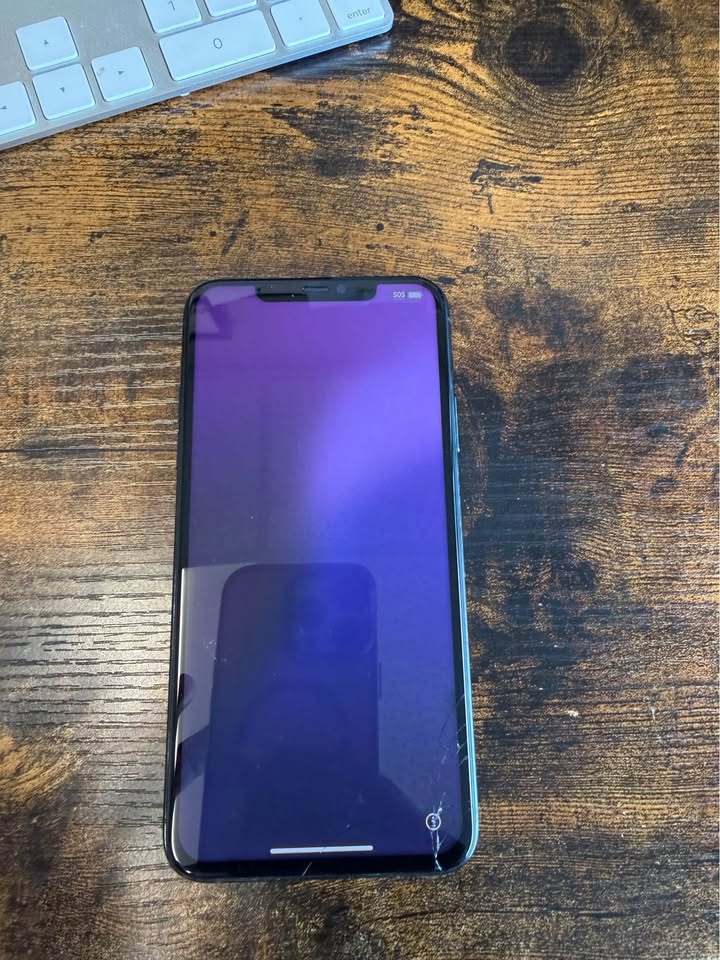 iPhone 11 Pro Max 64GB w/ cracked screen - photo 2