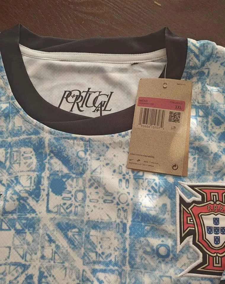 Portugal away jersey image indicator(2)