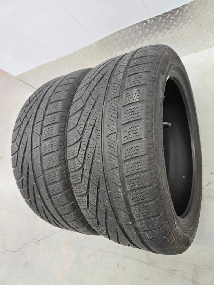 Pirelli Sottozero Winter Tires- 235/45R17 image indicator(3)