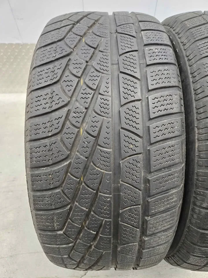Pirelli Sottozero Winter Tires- 235/45R17 image indicator(4)