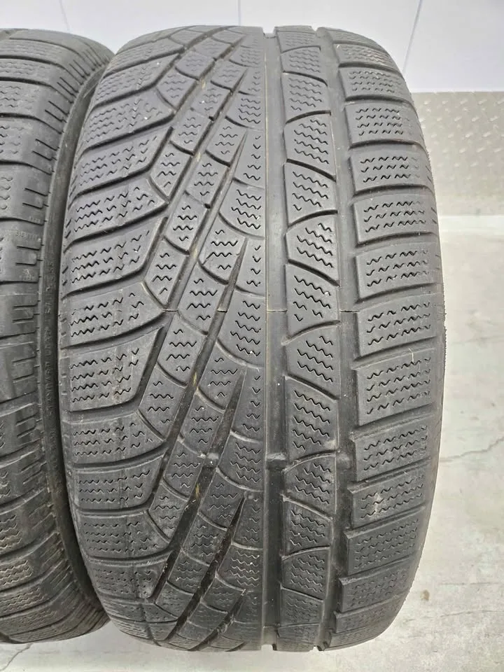 Pirelli Sottozero Winter Tires- 235/45R17 image indicator(5)