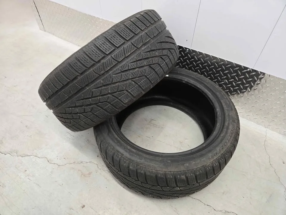 Pirelli Sottozero Winter Tires- 235/45R17 image indicator(6)