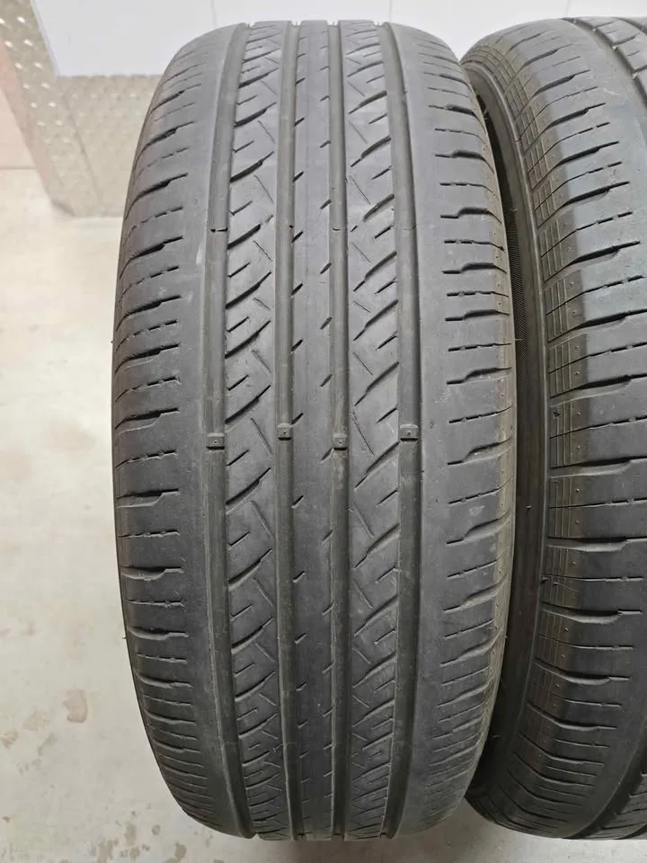 Two used tires- 225/65R17 image indicator(4)