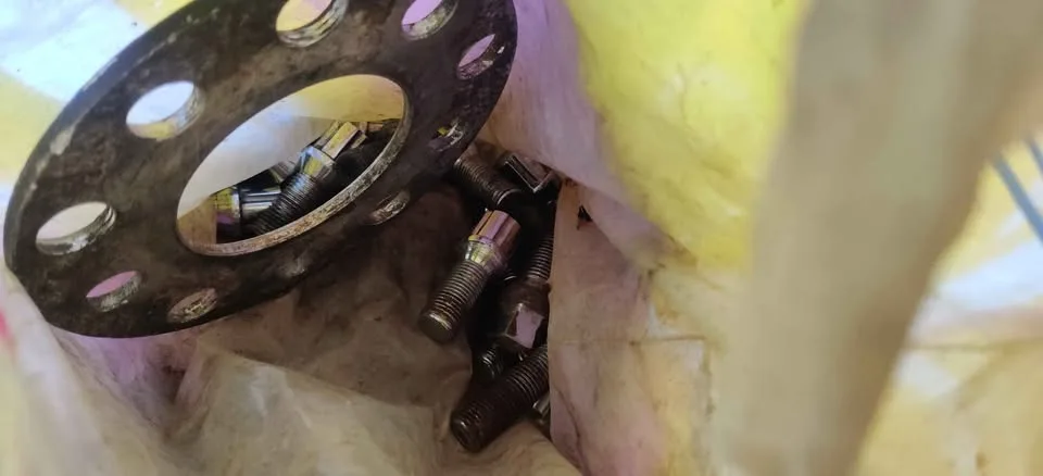 Original Mercedes Rim locks image indicator(2)