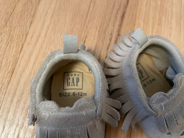 Baby GAP bear shoes 6-12 months image indicator(3)