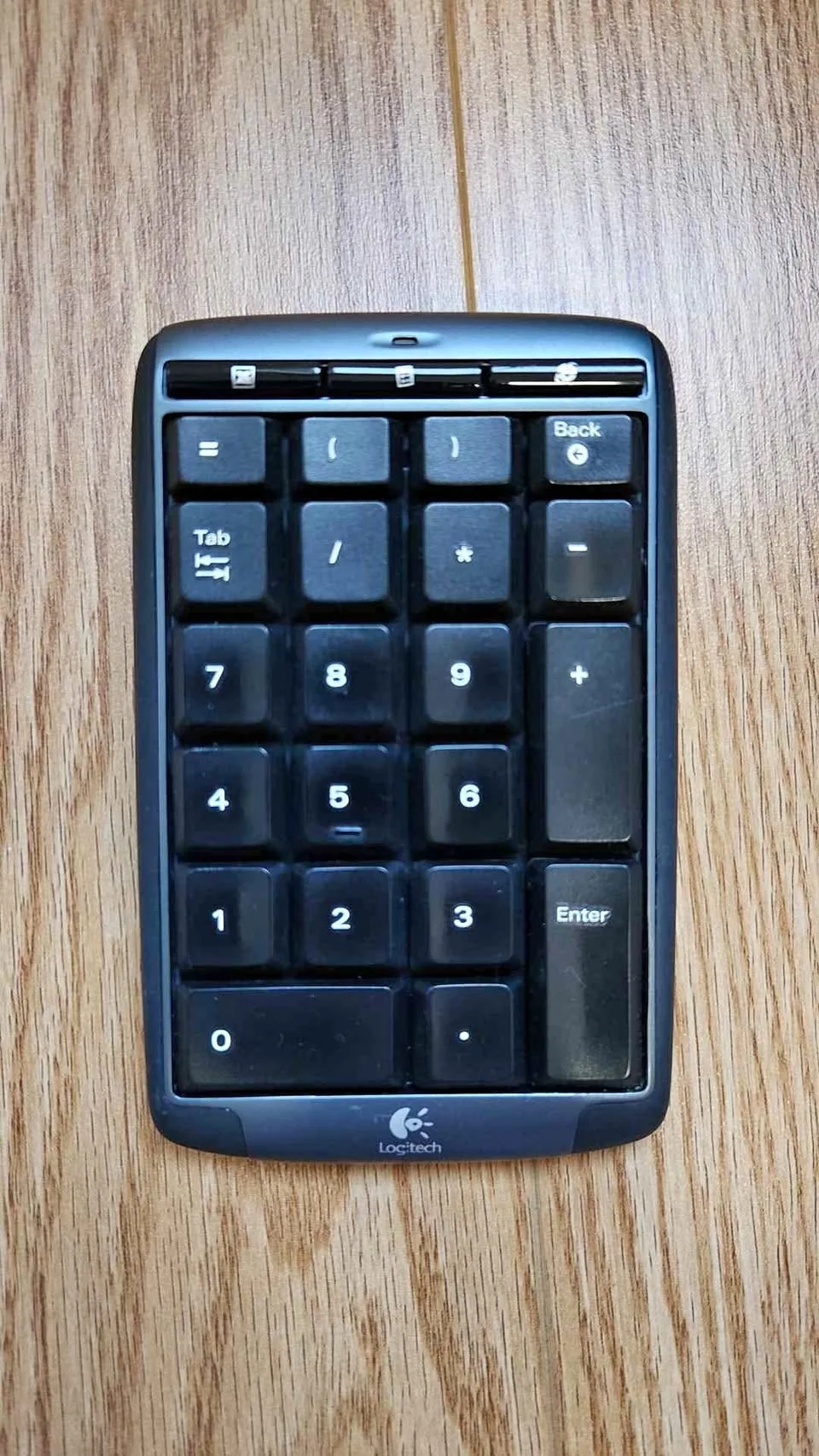 Logitech Wireless Numeric Keypad - Excellent Condition thumbnail