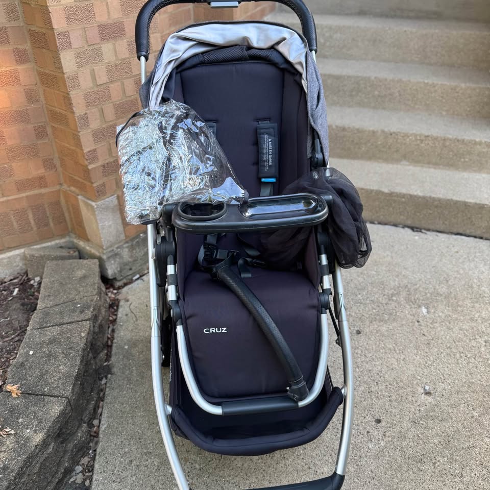 2018 UPPAbaby Cruz Stroller with plenty of Accessories! - photo 2