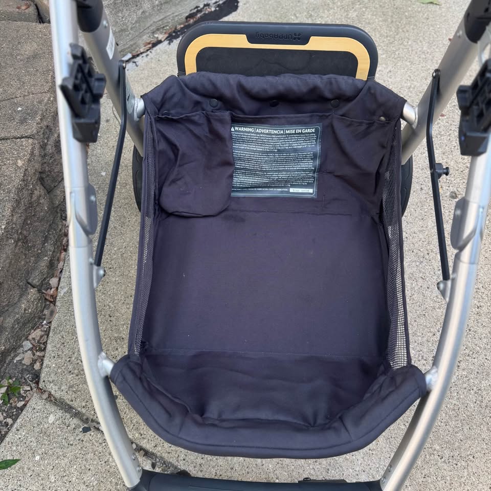 2018 UPPAbaby Cruz Stroller with plenty of Accessories! - photo 4