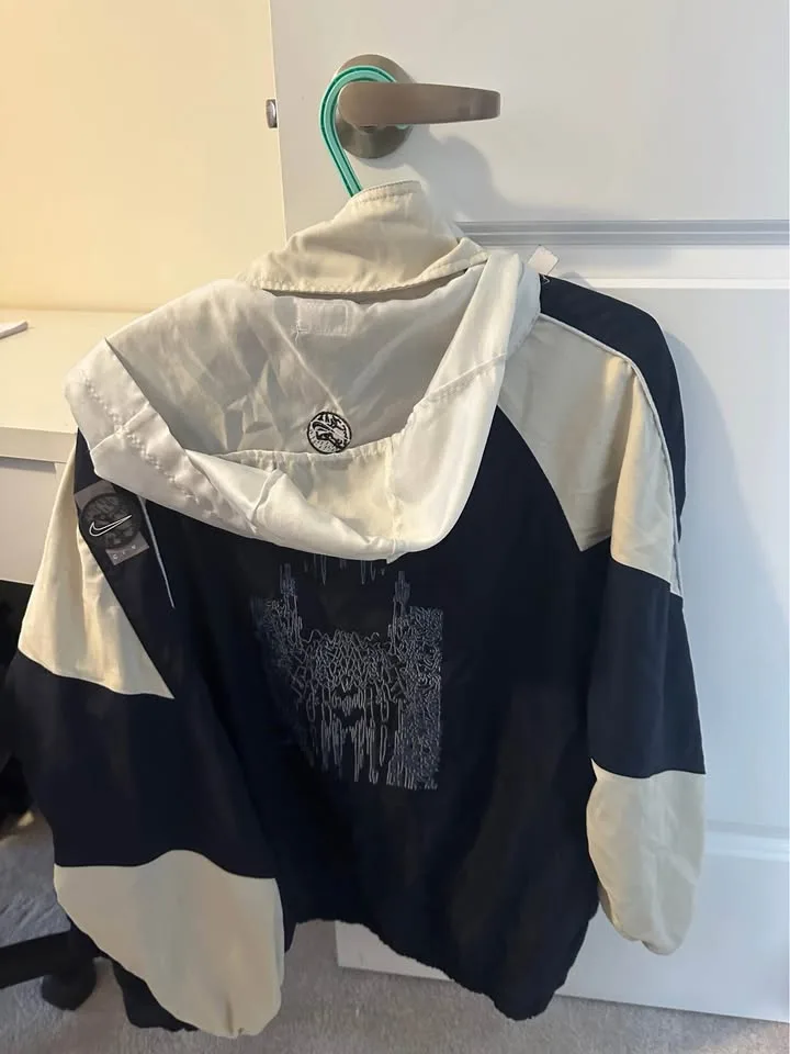 Nike jacket image indicator(2)