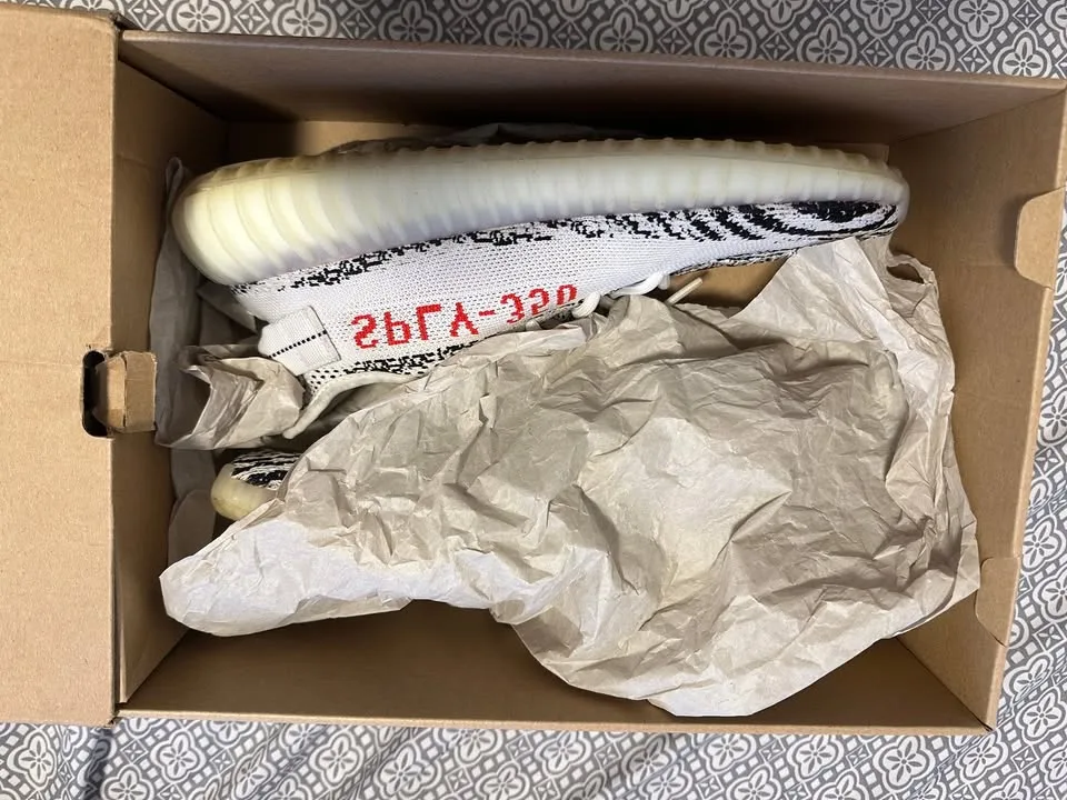 Yeezy 350 v2 zebra image indicator(4)