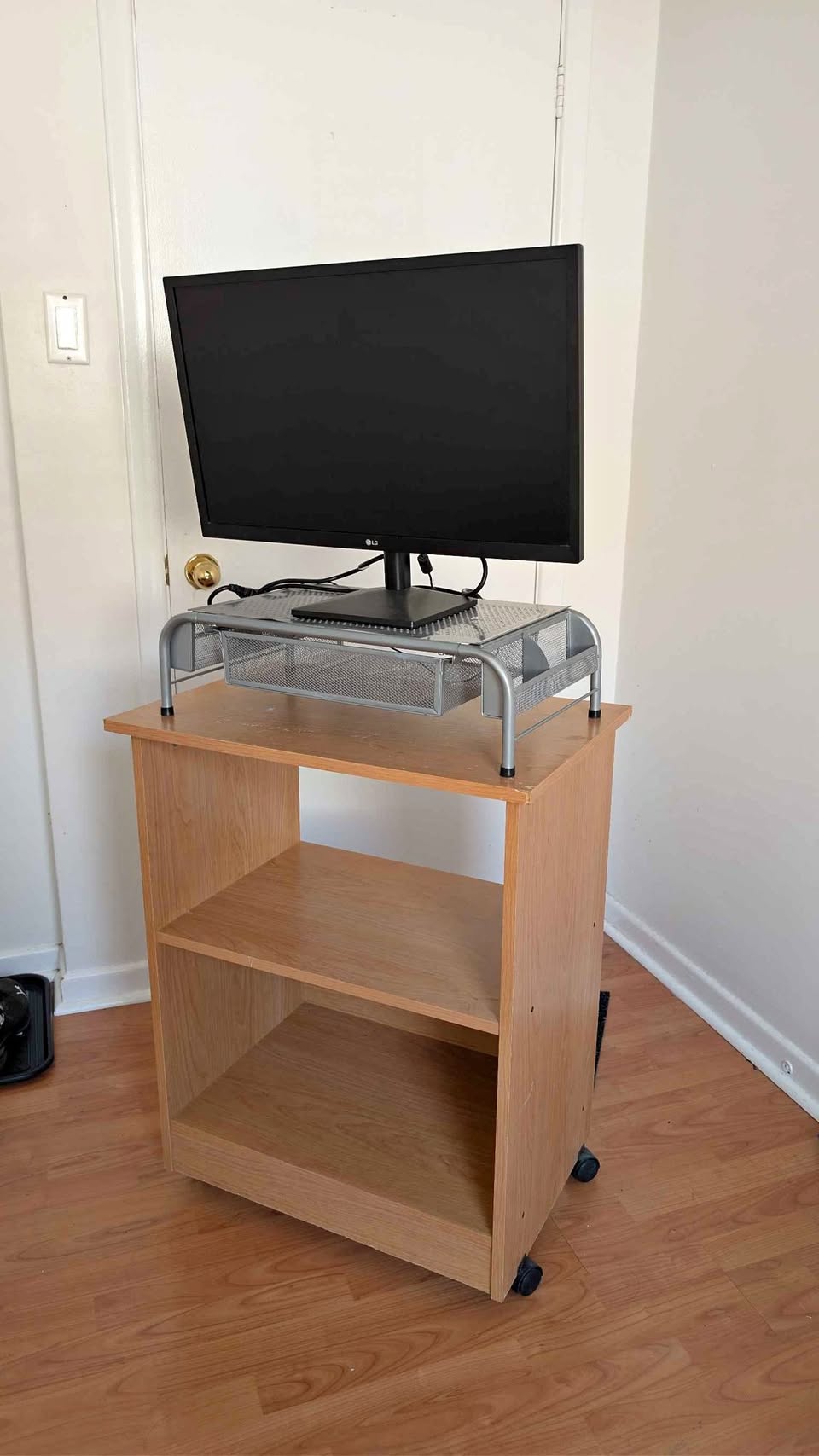 LG Monitor with stand
