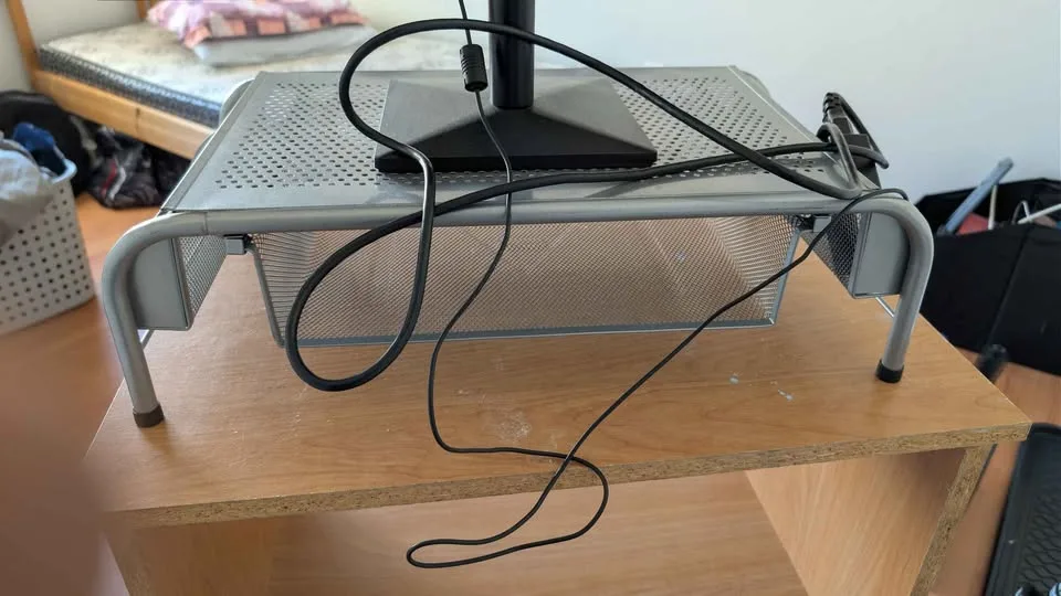 LG Monitor with stand image indicator(4)