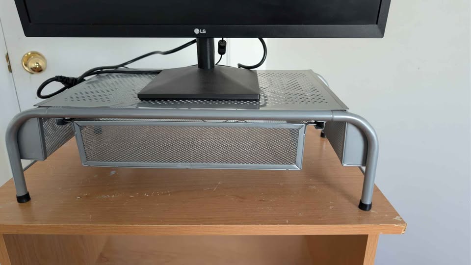 LG Monitor with stand - photo 5