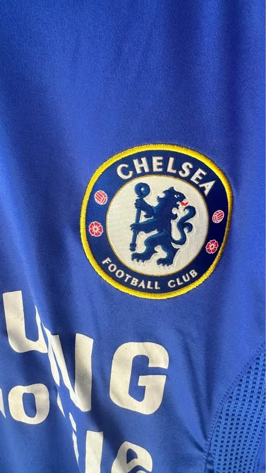 Authentic Chelsea football club jersey - large size image indicator(2)