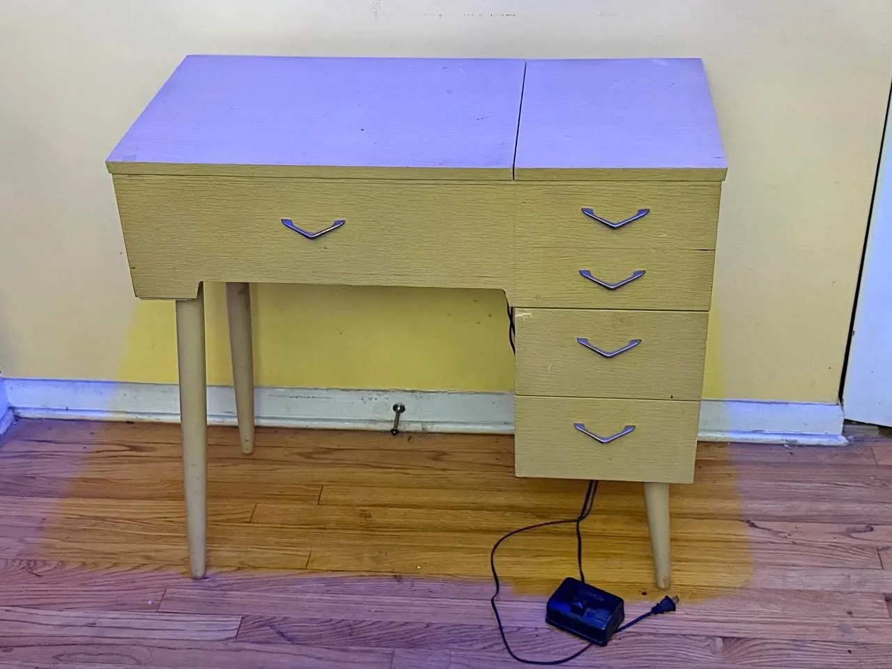 Vintage Foldable Sewing Machine w Table - Down from $100