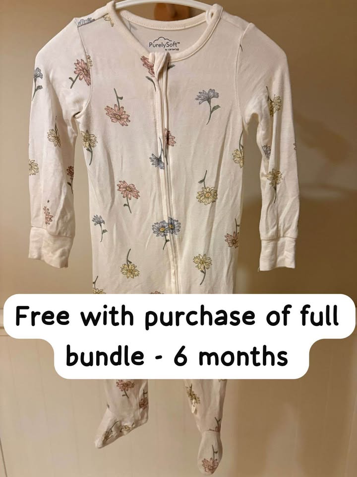 Baby girl sleepers bundle 6-9 months + free item - photo 3