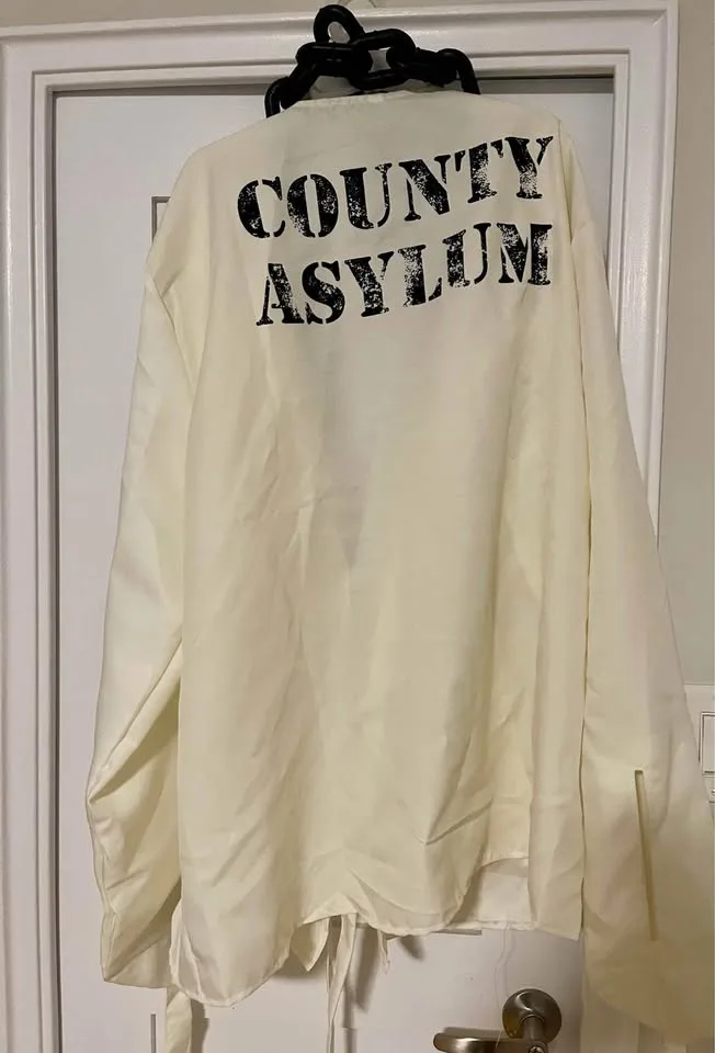 Straitjacket Halloween costume with chains image indicator(2)