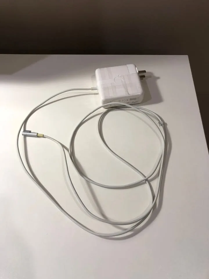 MacBook Pro 13-inch Early 2011 image indicator(4)