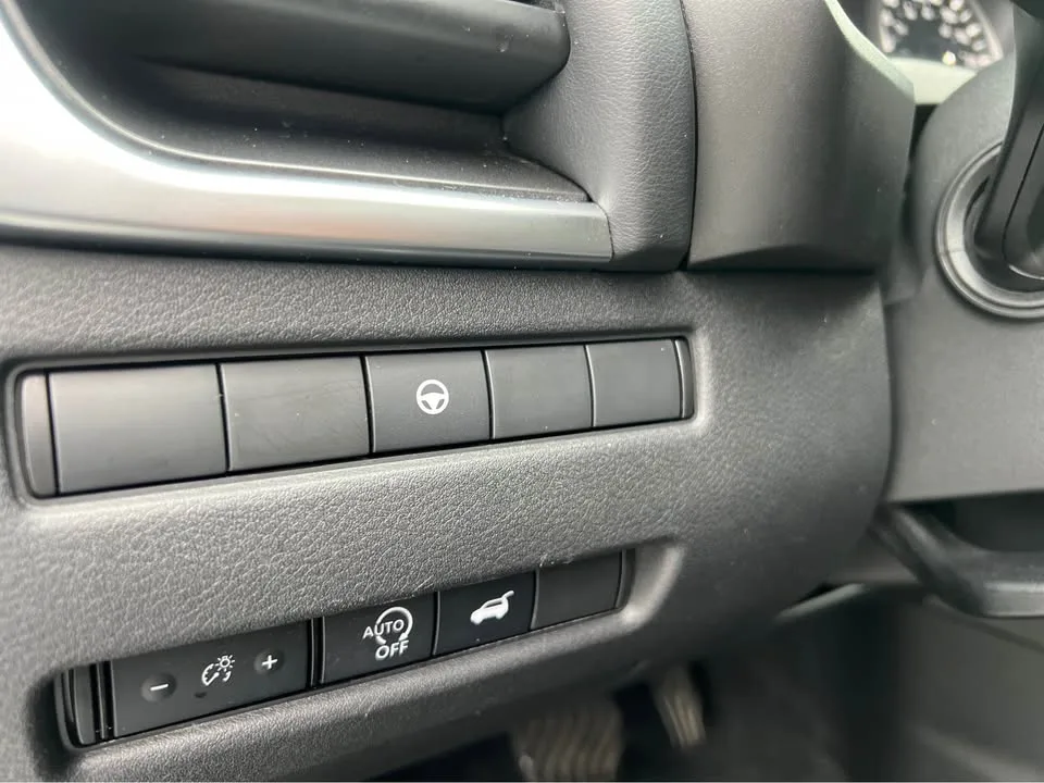 2024 Nissan Rogue image indicator(7)