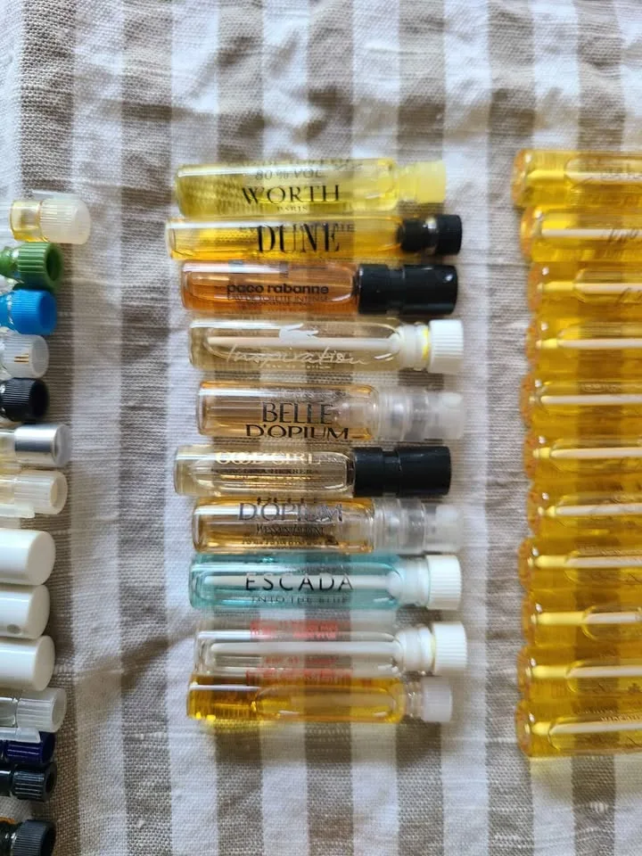 Large Perfume Samples Collection image indicator(3)