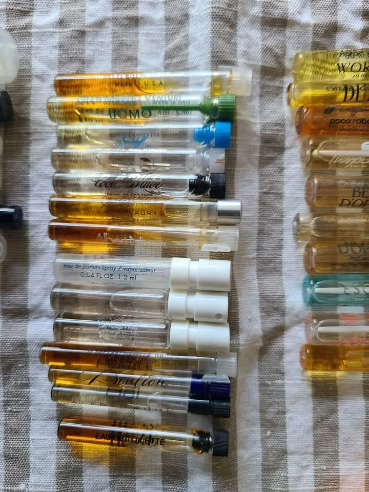 Large Perfume Samples Collection image indicator(4)