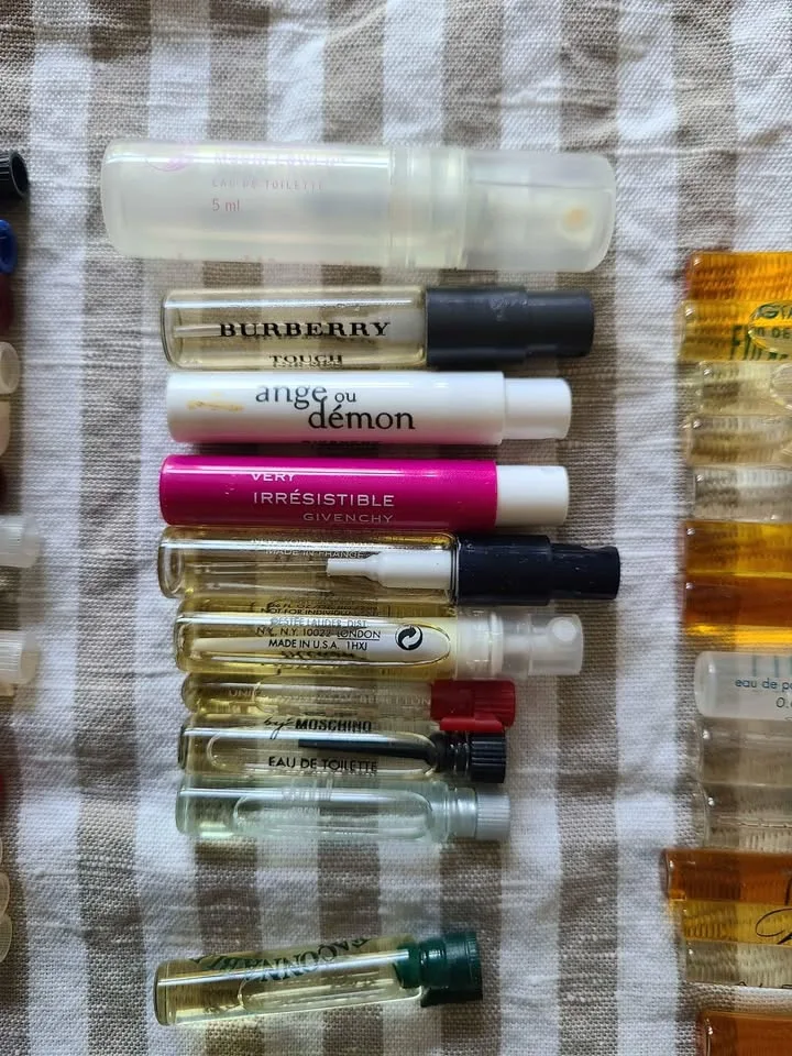 Large Perfume Samples Collection image indicator(5)