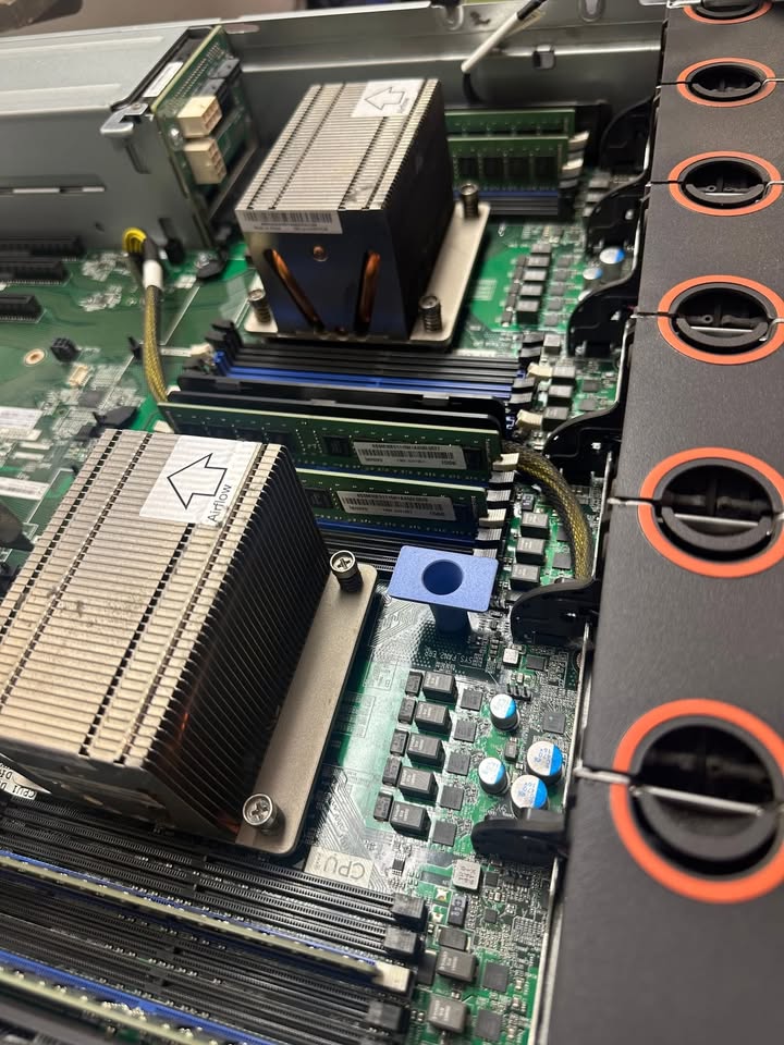 Lenovo RD650 Server - photo 4