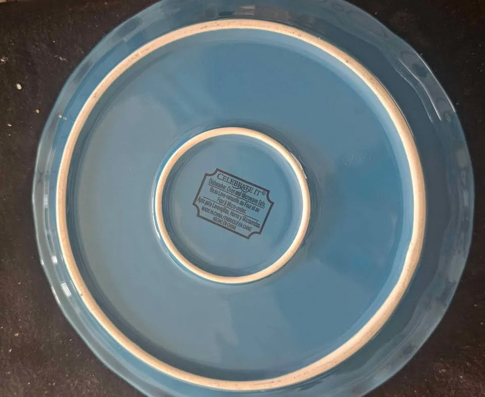 "Celebrate It" 3-Piece Ceramic Pie Set image indicator(6)