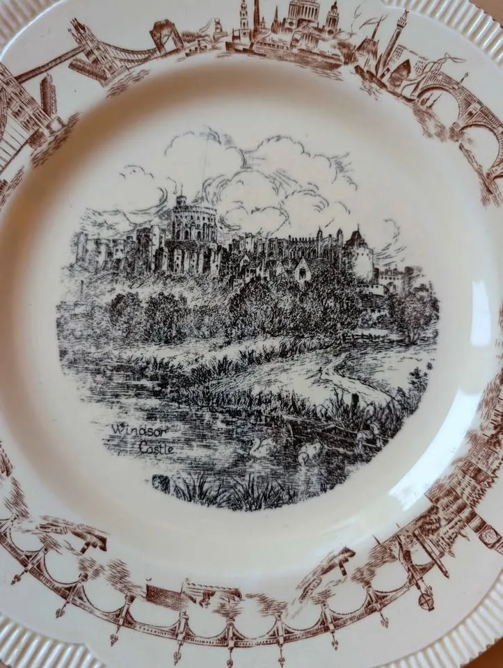 Clarice Cliff- Vintage Windsor Castle Plate image indicator(2)