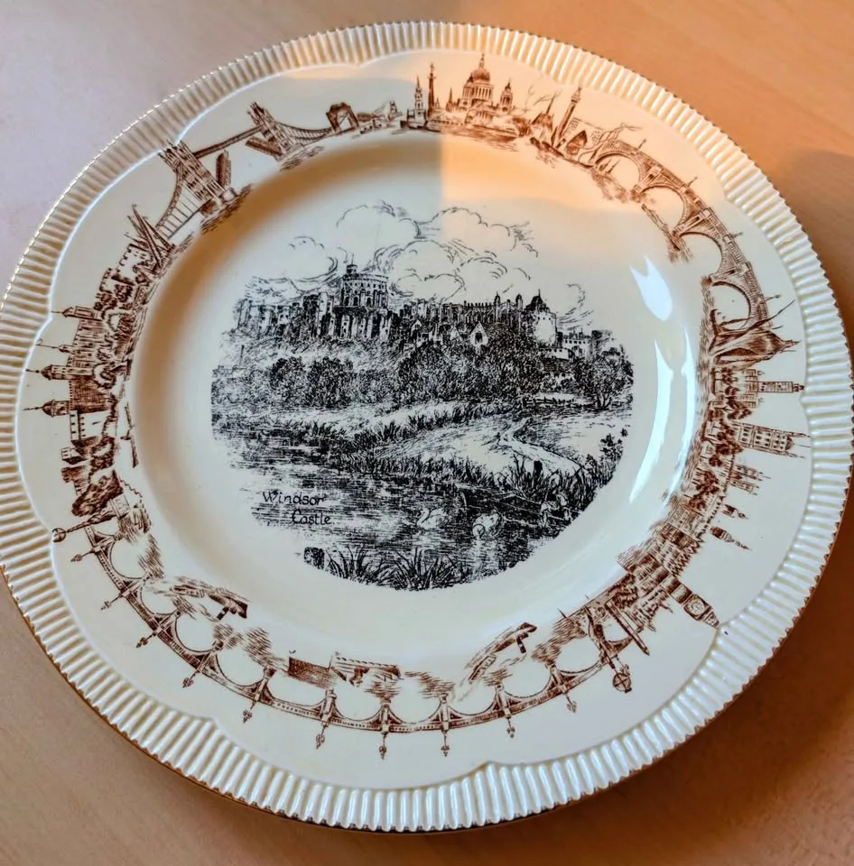 Clarice Cliff- Vintage Windsor Castle Plate image indicator(3)
