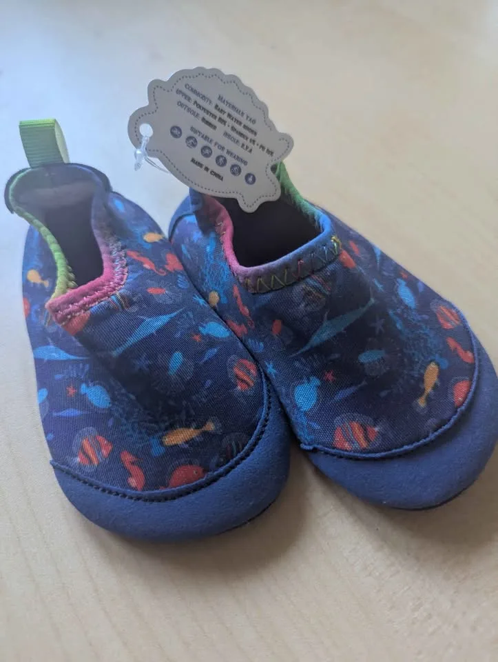 Toddler Size 5-6 Water Shoes image indicator(2)