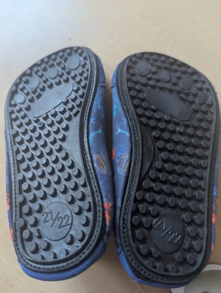 Toddler Size 5-6 Water Shoes image indicator(3)