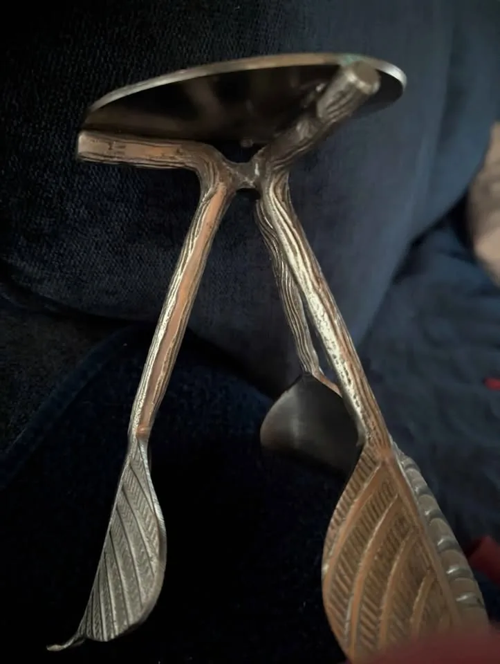 Candle holder With Leaf Design image indicator(3)