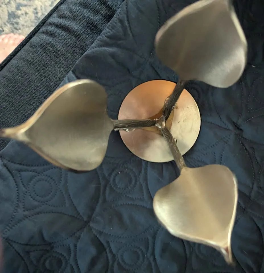 Candle holder With Leaf Design image indicator(4)