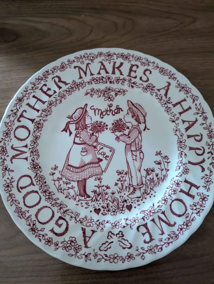 A Good Mother Makes A Happy Home Plate, Royal Crownford image indicator(2)