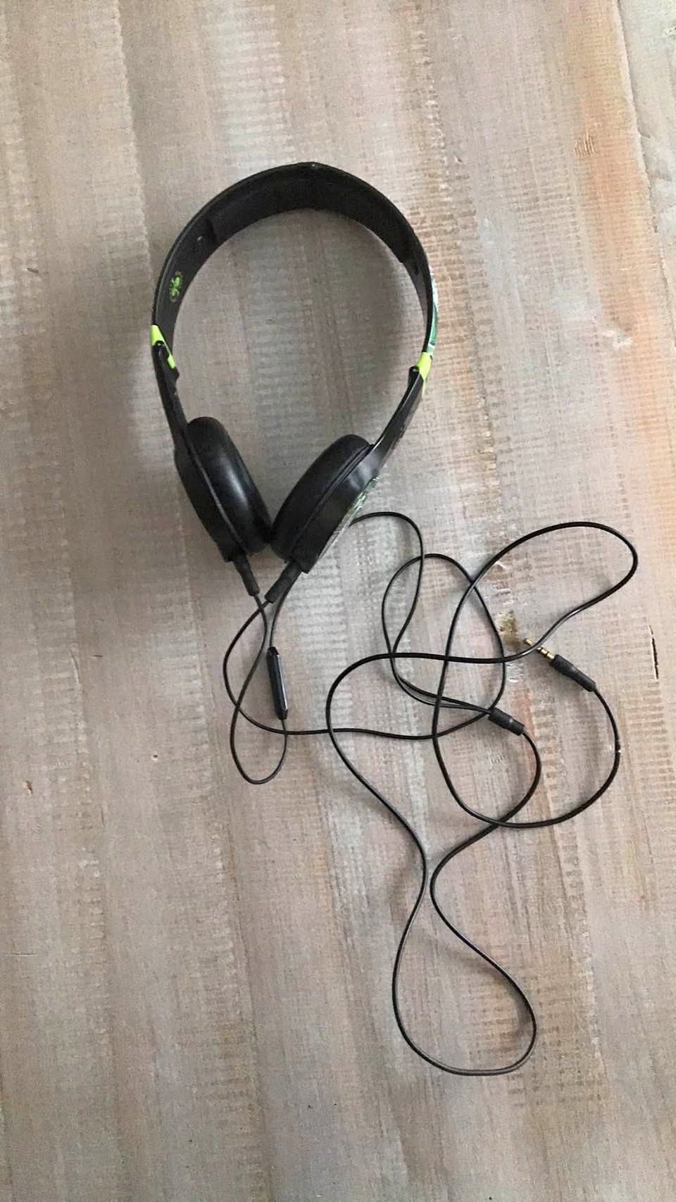 Skullcandy Toxic Flyer headphones